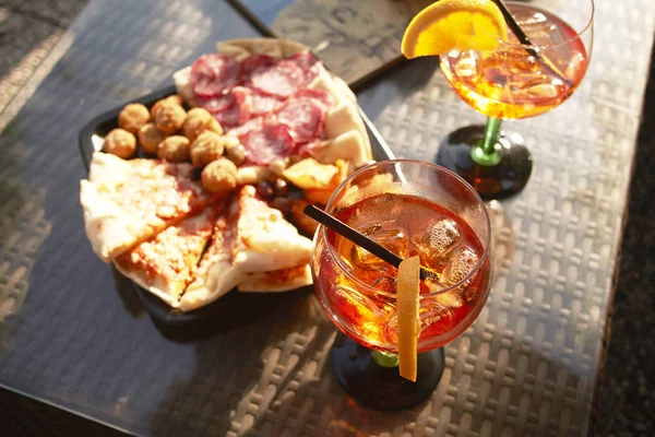 Aperitivos Com Spritz Delicatessen Variados — Fotografia de Stock