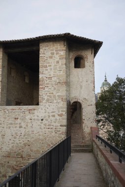 Asolo, İtalya - 26 Mart 2018 : Kraliçe Cornaro kalesinin görünümü