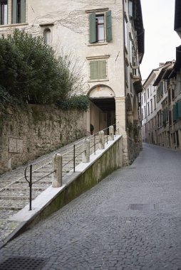 Asolo, İtalya - 26 Mart 2018 : Asolo'nun eski sokaklarının görünümü