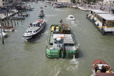 Venedik, İtalya - 12 Temmuz 2017 : Ferrovia köprüsünden Canal Grande manzarası