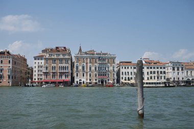 Venedik, İtalya - 12 Temmuz 2017 : Punta della Dogana'dan Kanal Grande ve San Marco kilisesinin görünümü