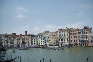 Venedik, İtalya - 12 Temmuz 2017 : Punta della Dogana'dan Kanal Grande ve San Marco kilisesinin görünümü