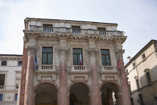 Vicenza, İtalya - 26 Mayıs 2018: Palazzo del Capitaniato görünümü