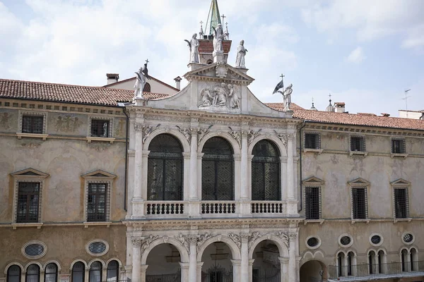 Vicenza, İtalya - 26 Mayıs 2018: San Vincenzo Kilisesi'nin görünümü