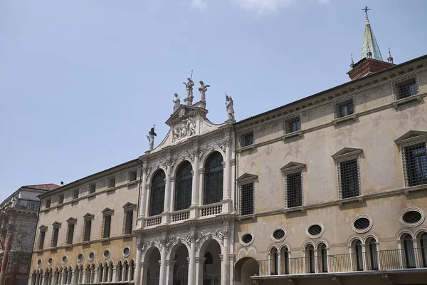 Vicenza, İtalya - 26 Mayıs 2018: San Vincenzo Kilisesi'nin görünümü