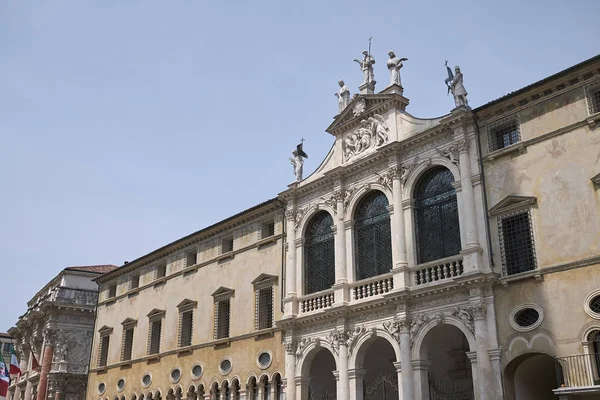 Vicenza, İtalya - 26 Mayıs 2018: San Vincenzo Kilisesi'nin görünümü