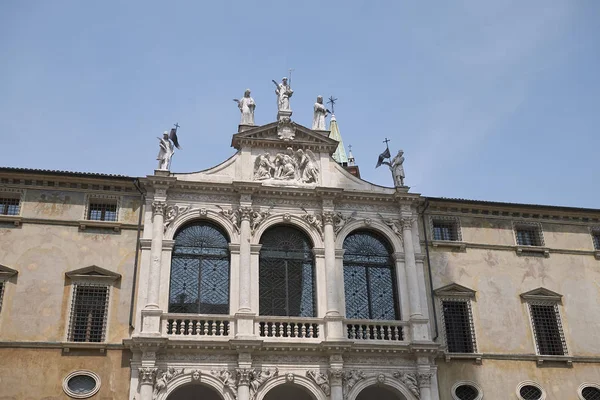 Vicenza, İtalya - 26 Mayıs 2018: San Vincenzo Kilisesi'nin görünümü