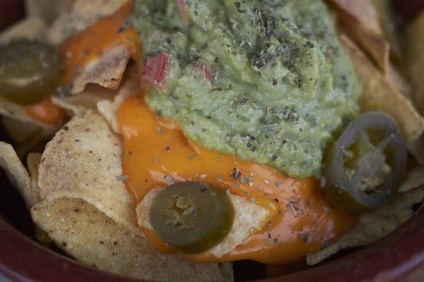 Nachos Fritos Con Guacamole Cheddar Derretido Chiles Chile — Foto de Stock