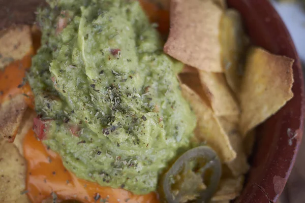 Nachos Fritos Con Guacamole Cheddar Derretido Chiles Chile —  Fotos de Stock