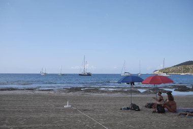 Ibiza, İspanya - 28 Ağustos 2019 : Ses Salines plajının görünümü