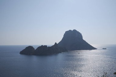 İbiza, İspanya - 31 Ağustos 2019: Es vedra adasının manzarası 