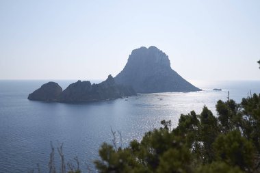 İbiza, İspanya - 31 Ağustos 2019: Es vedra adasının manzarası 