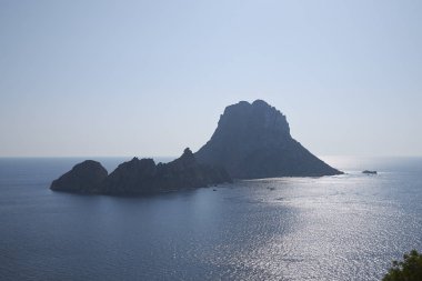 İbiza, İspanya - 31 Ağustos 2019: Es vedra adasının manzarası 