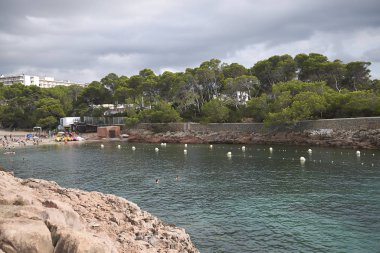 İbiza, İspanya - 02 Eylül 2019: Cala Gracio plajı manzarası