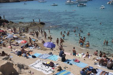 İbiza, İspanya - 03 Eylül 2019: Platges de Comte manzarası