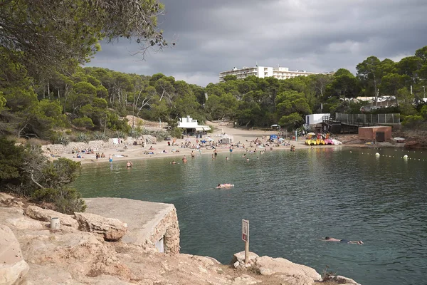 İbiza, İspanya - 02 Eylül 2019: Cala Gracio plajı manzarası