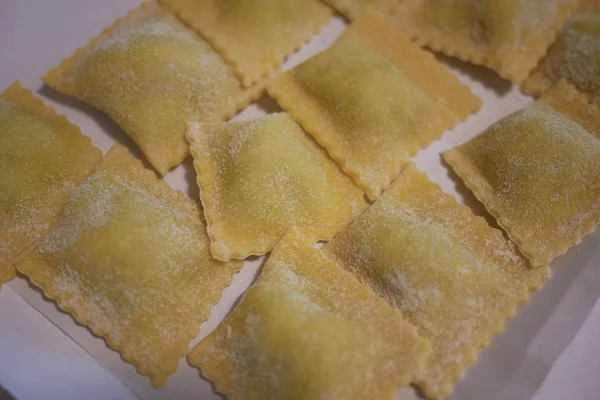 Massa Ravioli Crua Uma Bandeja — Fotografia de Stock