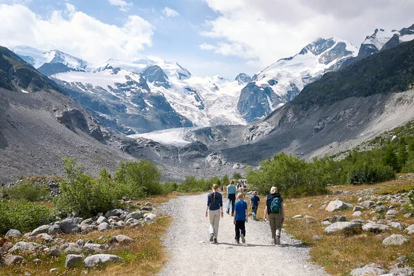 Morteratsch Suiza Julio 2020 Los Turistas Sendero Del Glaciar Morteratsch — Foto de Stock