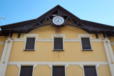 Tiran, İtalya - 20 Temmuz 2020: Tirano tren istasyonu manzarası