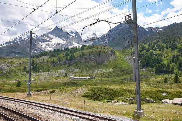 Bernina, İsviçre - 22 Temmuz 2020 Bernina Lagalb tren istasyonunun görüntüsü