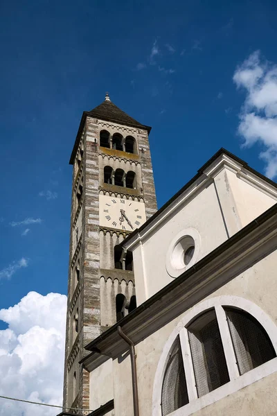 Tirano Włochy Lipca 2020 Widok Dzwonnicę Kościoła San Martino — Zdjęcie stockowe