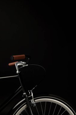 Gidon ve vintage bisiklet üzerinde siyah izole tekerlek