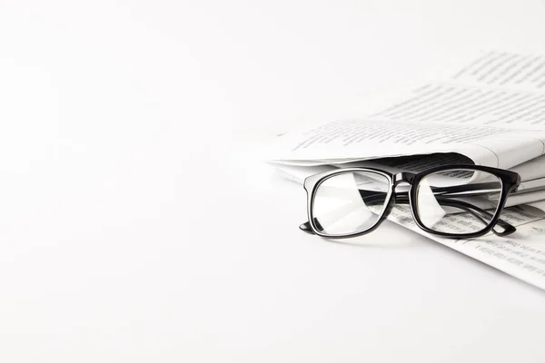 Pile Newspapers Eyeglasses White Background Copy Space — Stock Photo, Image
