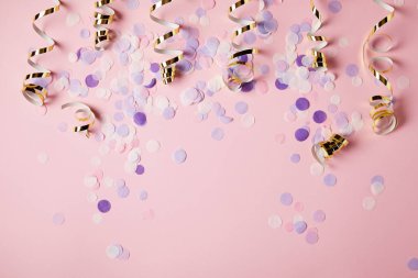 menekşe konfeti adet üstten görünüm pembe yüzeyi