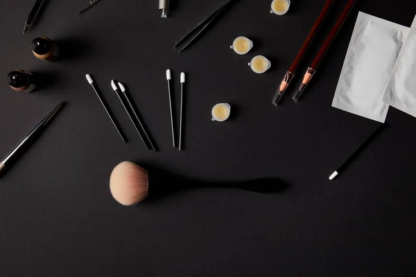 Siyah Çeşitli Fırçaları Kalemler Araçları Kalıcı Makyaj Için Üstten Görünüm — Stok fotoğraf