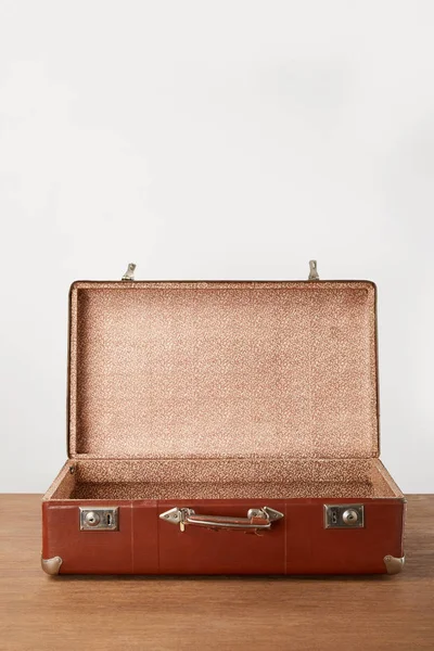 Old Open Brown Empty Suitcase Wooden Table — Stock Photo, Image