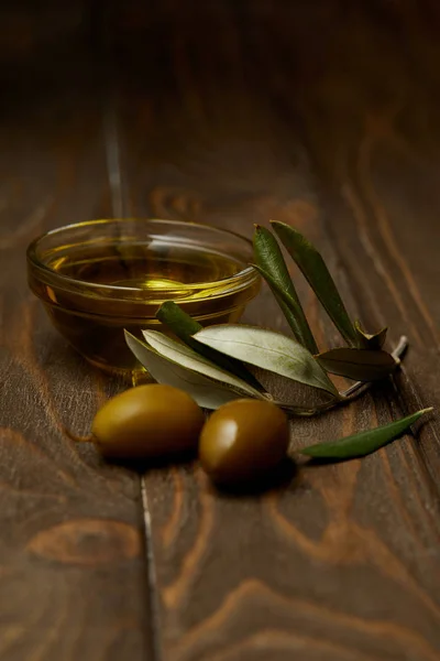 Close Shot Olive Oil Branch Olives Wooden Surface — Stock Photo, Image