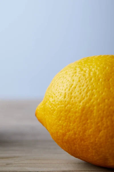 Close Shot Ripe Lemon Wooden Surface — Stock Photo, Image