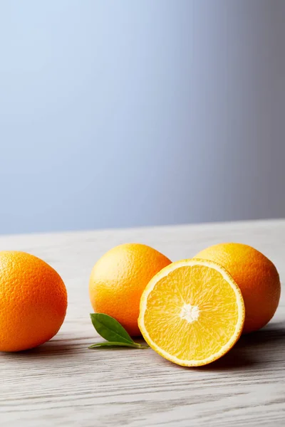 Närbild Skott Gäng Färska Apelsiner Träytan — Stockfoto