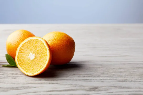 Close Shot Bunch Ripe Oranges Wooden Surface — Free Stock Photo