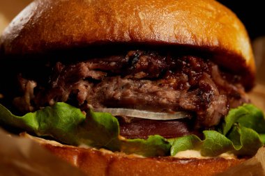 Taze pişmiş hamburger yakından görmek lezzetli cazip