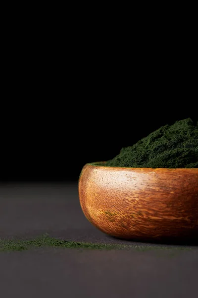 Selective Focus Spirulina Algae Powder Wooden Bowl Black Background — Free Stock Photo