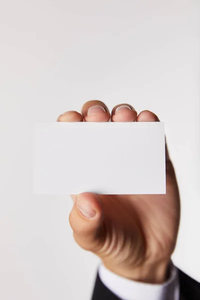 Imagem Cortada Empresário Mostrando Cartão Visita Vazio Isolado Fundo Branco — Fotografia de Stock