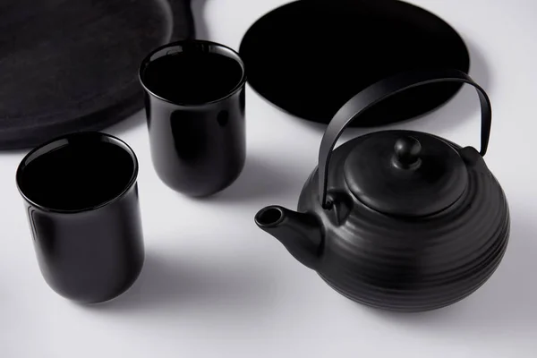 Selective Focus Black Teapot Cups Plate Tray White Table — Free Stock Photo