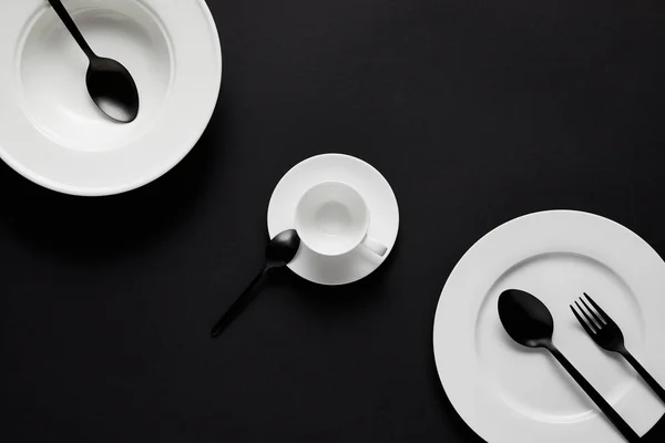 Top View Various Plates Cup Black Spoons Fork Black Table — Stock Photo, Image