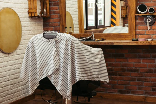 Silla Vacía Interior Barbería Moderna —  Fotos de Stock