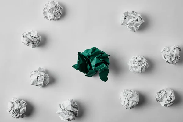 Top View Green White Crumpled Papers White Surface — Stock Photo, Image