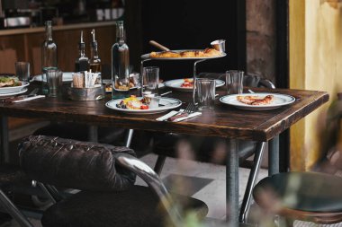 rustik tablo lüks restoranda lezzetli İtalyan yemek