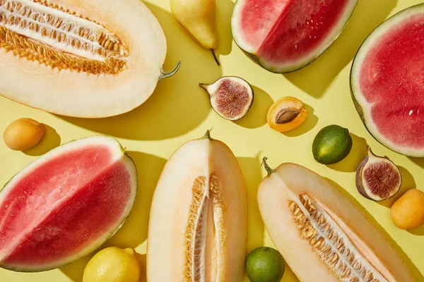 Bovenaanzicht Van Verse Rijpe Meloen Watermeloen Vijgen Peren Limes Abrikozen — Stockfoto