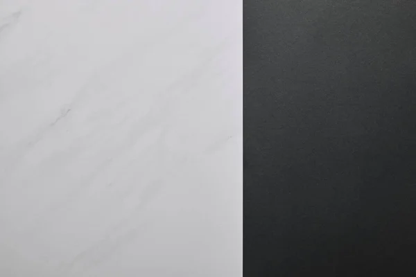 Papel Preto Branco Sobre Fundo Mármore Branco — Fotografia de Stock