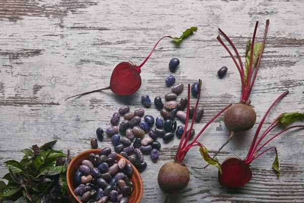 Raw Beetroots Haricot Beans Rustic Wooden Table — Stock Photo, Image