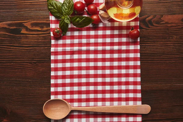 Top View Checkered Tablecloth Wooden Spoon Fresh Basil Tomatoes Oil — Stock Photo, Image