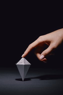 Siyah Gümüş Maden yönlü parçası dokunmadan el atış kırpılmış