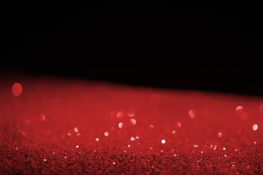siyah arka plan üzerine bulanık kırmızı parlayan glitter