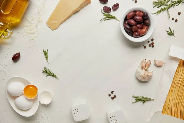 Flat Lat Assorted Italian Pasta Ingredients Arranged White Marble Surface — Stock Photo, Image