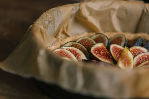 Sliced Figs Baking Tray Parchment Paper Rustic Wooden Table — Free Stock Photo